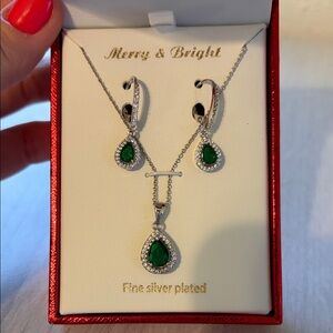 Stella Rose London Green Teardrop Necklace & Earrings Set Silver Plated Giftbox